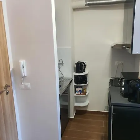 студио B9 гардънс